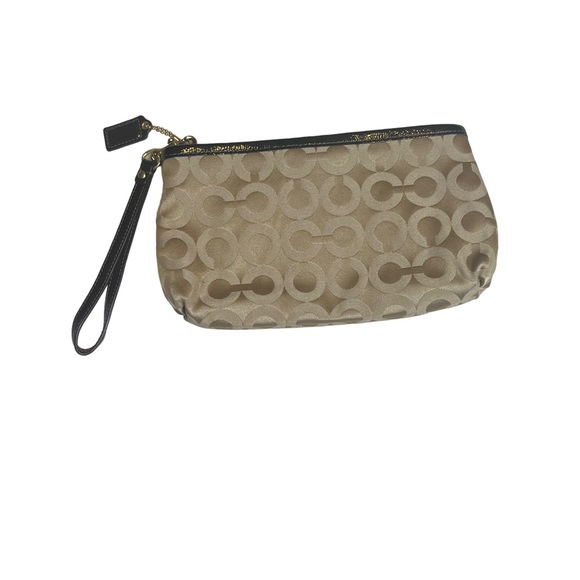 Coach Madison Horse & Carriage Pleated Op Art Wristlet Clutch — Classic Jacquard - Picture 2 of 14